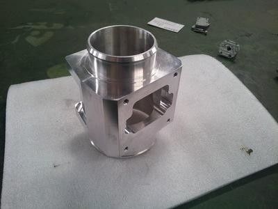 Yüksek hassasiyetli CNC işleme için uygun nakliye ve teslimat ile özel metal işleme makinesi parçaları Tedarikçi