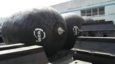 Şişme Kauçuk Yanındaki Gemi Yokohama Marine Fenders Pnömatik